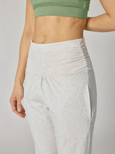 Lade das Bild in den Galerie-Viewer, Organic Womens Yoga Pant - Light Grey Marl
